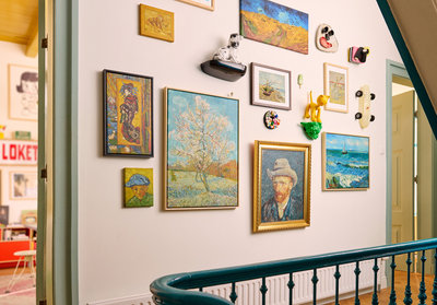 Van Gogh reproducties aan een muur